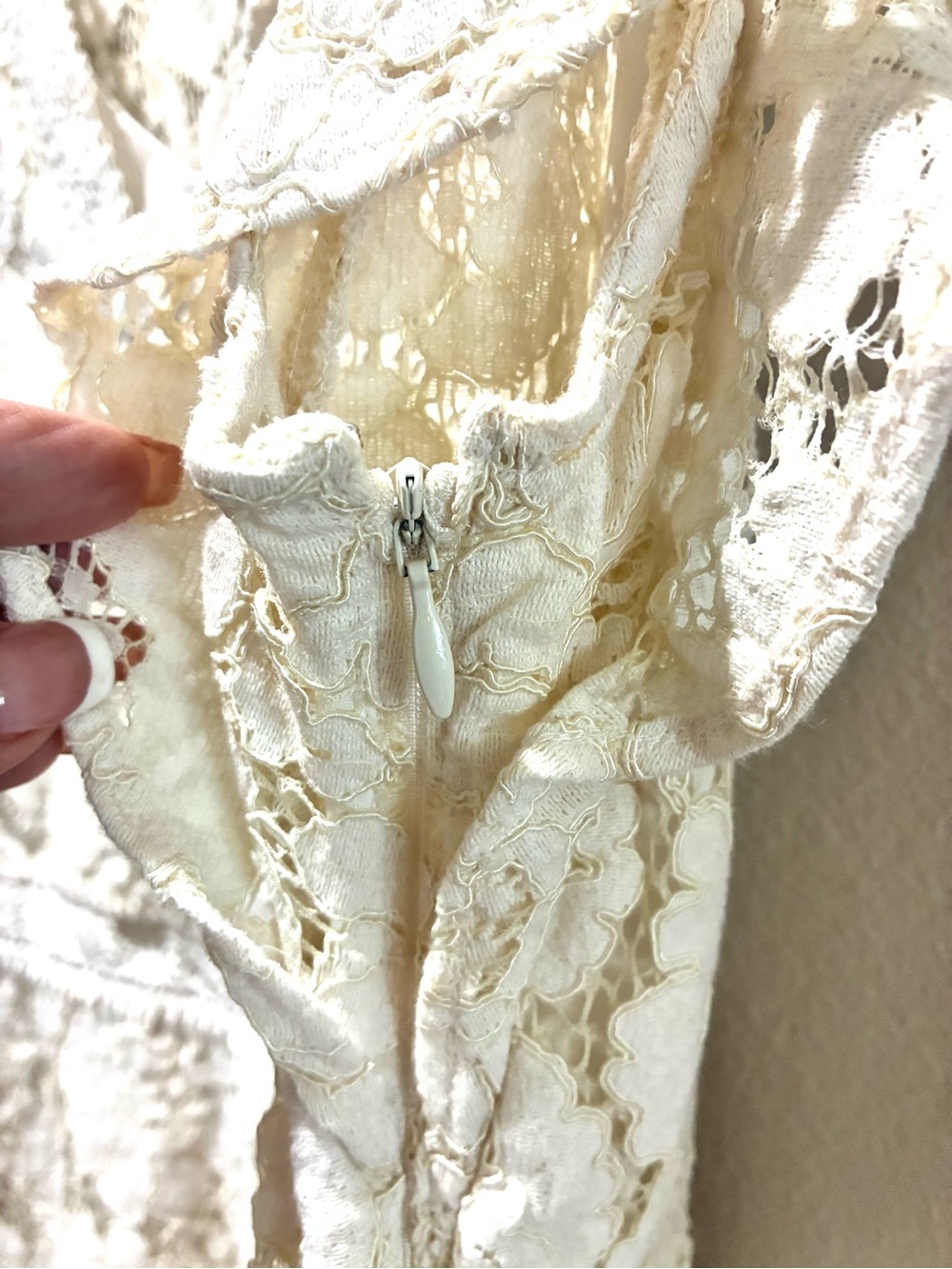 LOFT Women's Ivory Lace V-Neck Top with an added cream colored camisole Small - Picture 3 of 4